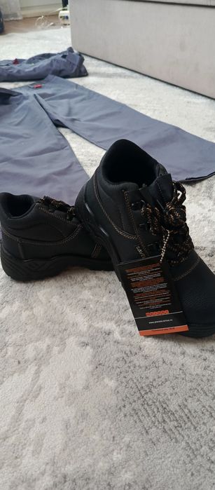 Продам спецодежду и обувь..