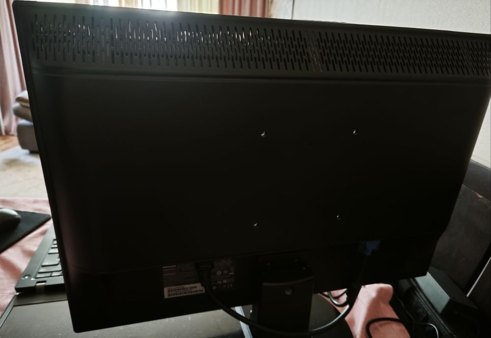 Монитор 22" Philips модел HWV9220T