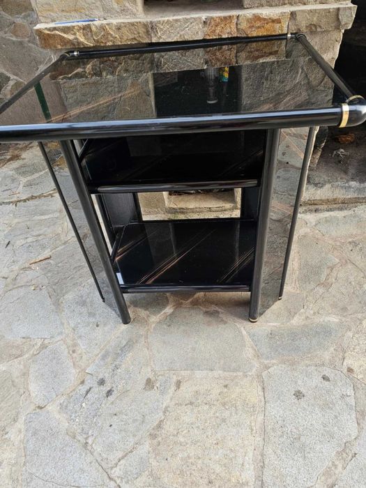 Продавам стъклена маса