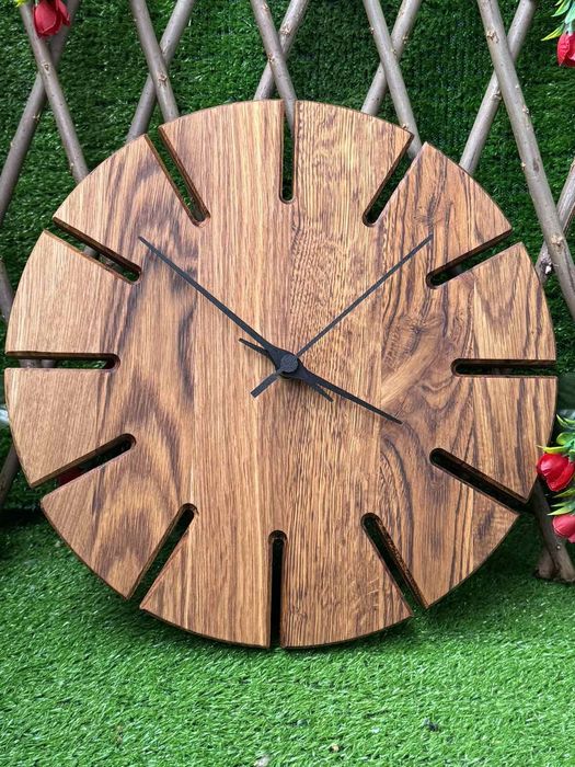 Стенен часовник от дъб