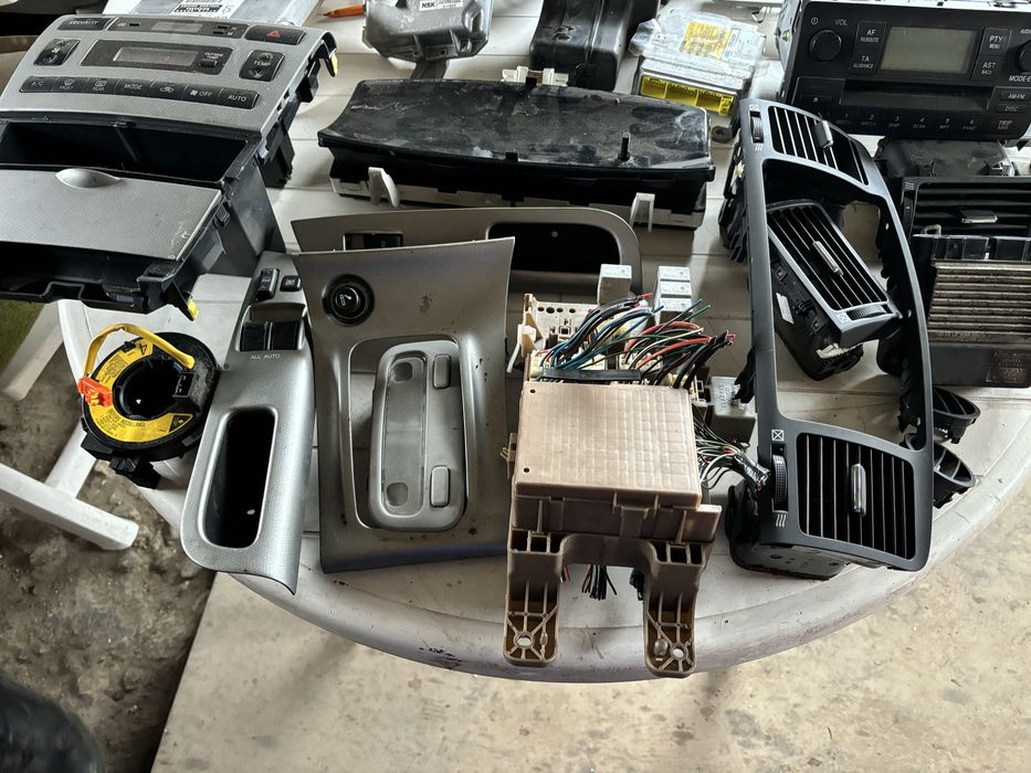 Интериор, табло, компютър двигател за Тойота Корола Версо дизел 02-06г