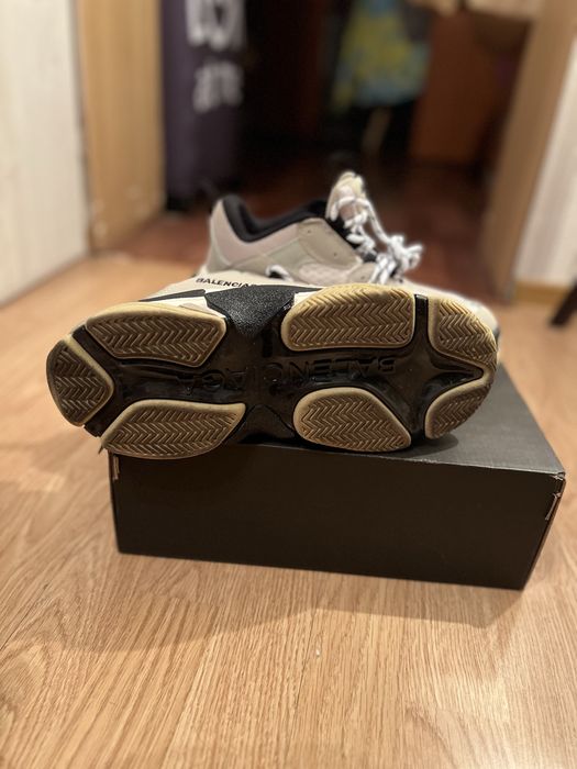 Кроссовки женские