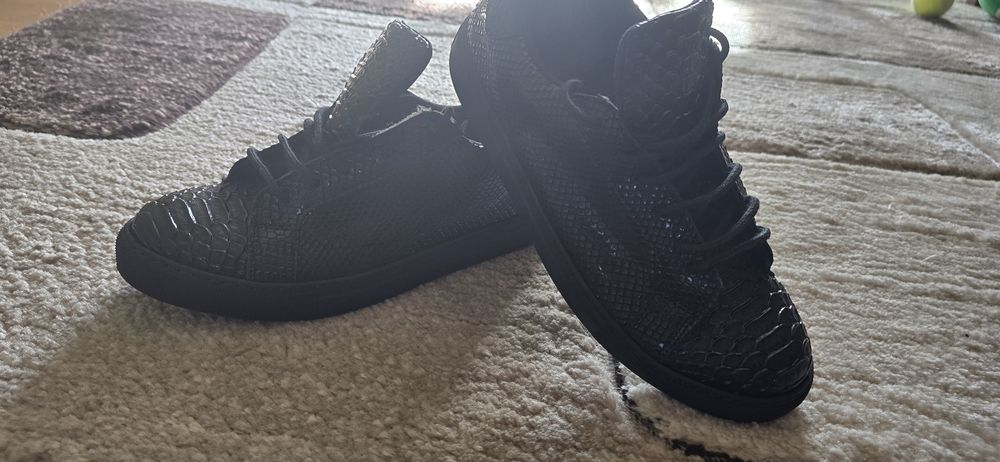 Сникърси Джани естествена кожа