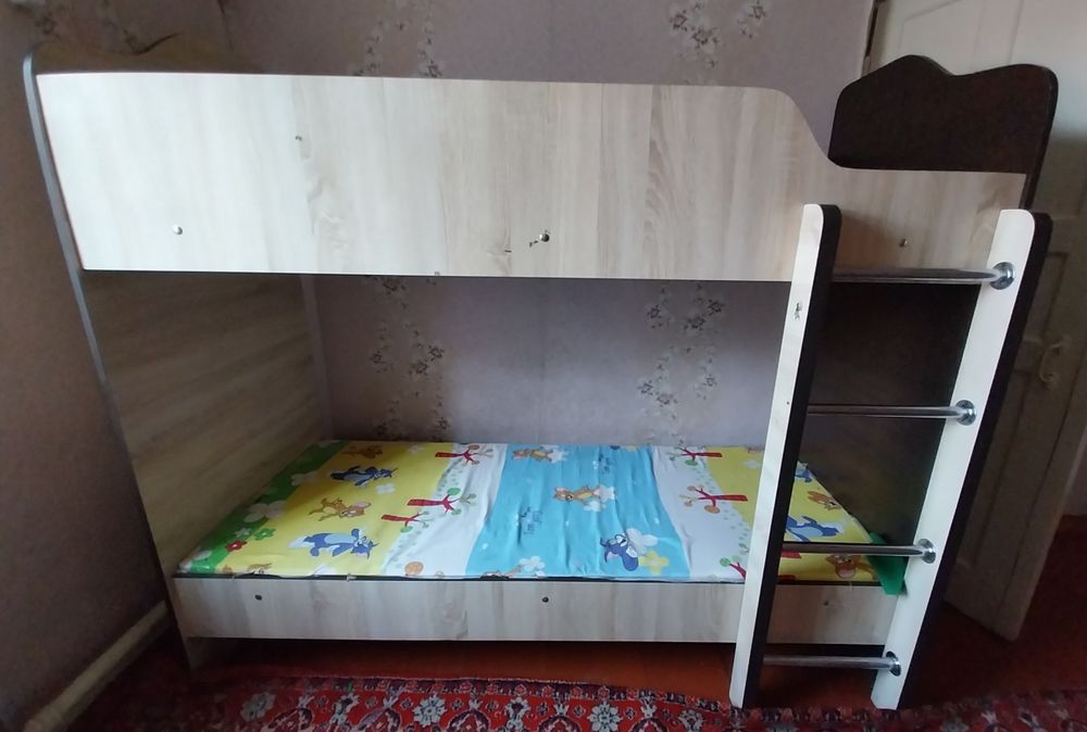 Двухяростная кровать