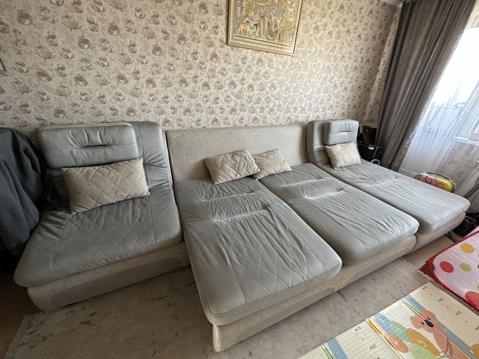 Продаю срочно спальный гарнитур, диван и столик пож телевизор