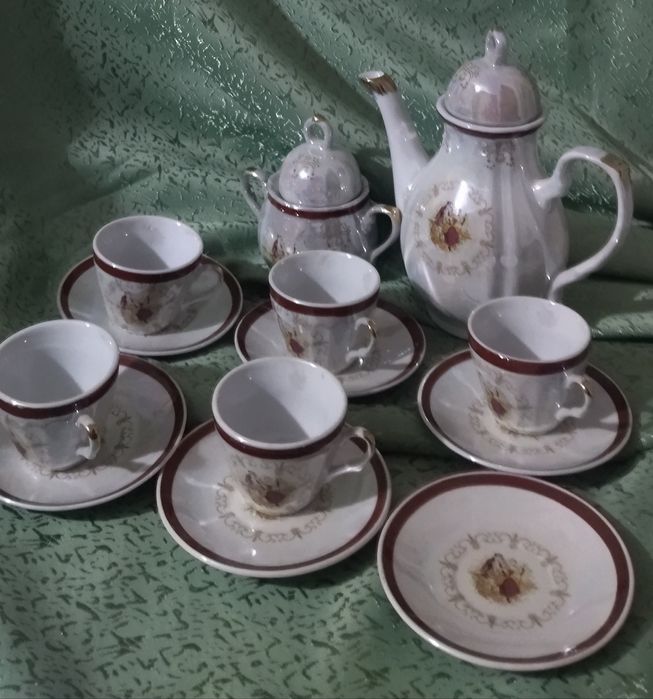 Продаются  кофейный  сервиз производство Япония,молочник и соусница ,