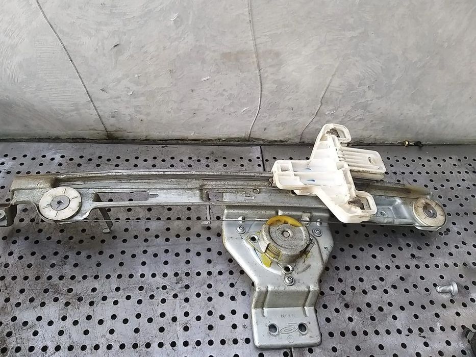 Macara motoras dreapta spate dodge caliber 05074232aa