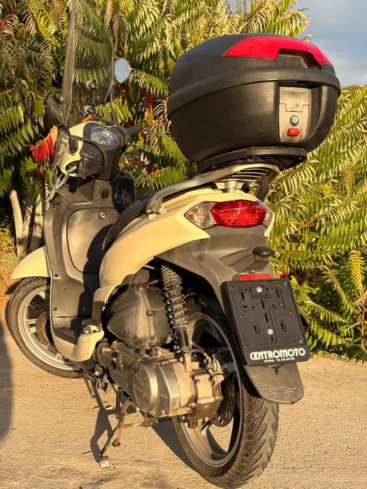 Scuter Peugeot Tweet 125 cc se conduce cu B  recent adus !