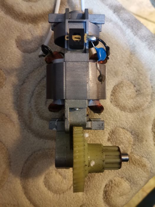 Электромоторчик на 220 в