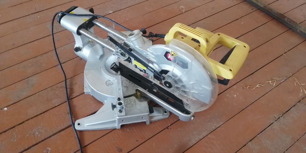 Торцовка Калибр Россия 255лик 1900 ватт 3 миллион