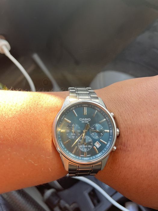 Продам оригинальные часы Casio