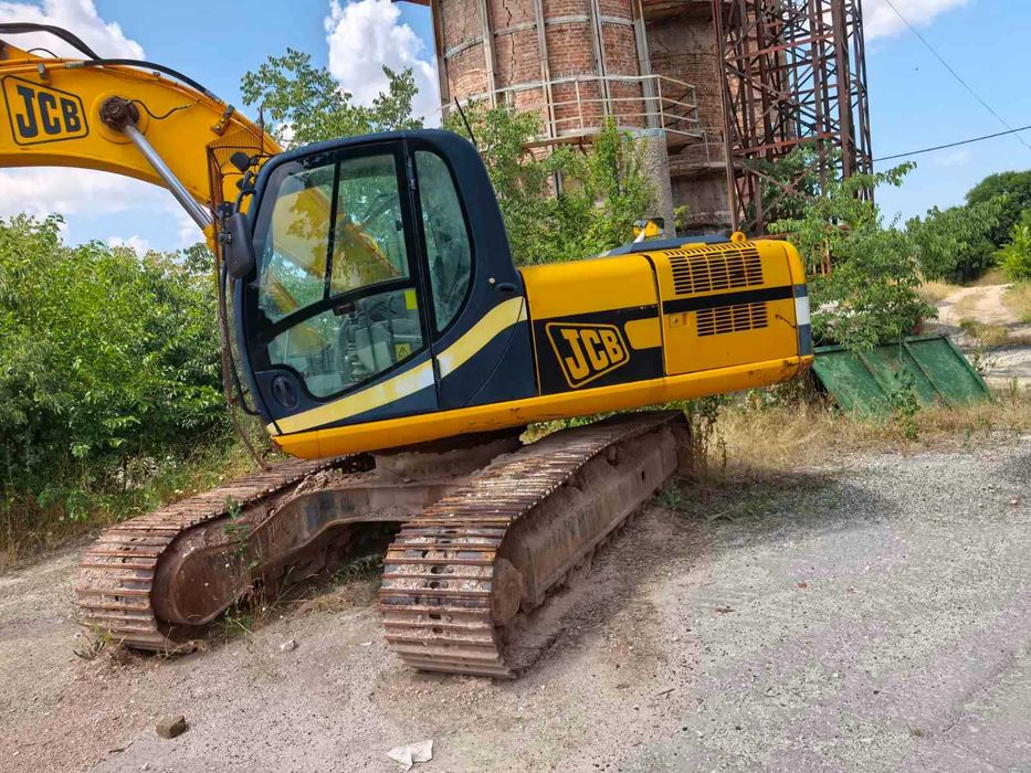 Продавам багер JCB JS210 LC - 21 тонен с еднокубикова кофа, много добре поддържан на 5300 моточаса
