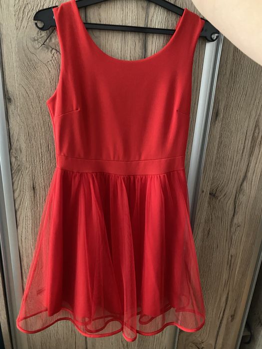 Червена рокля