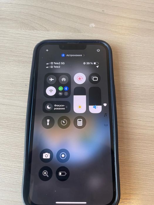 Айфон 13 сини света