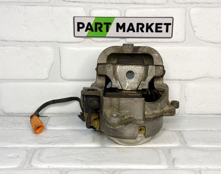 Тампон двигател AUDI A8 D4 4.2TDI 4H0199381AR