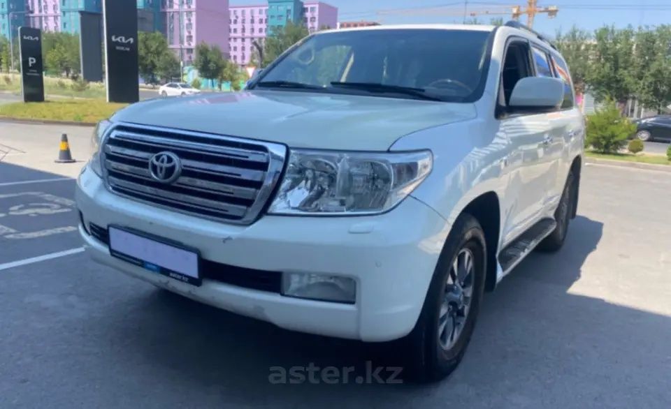 Решётка радиатора TOTOTA Land Cruiser 200