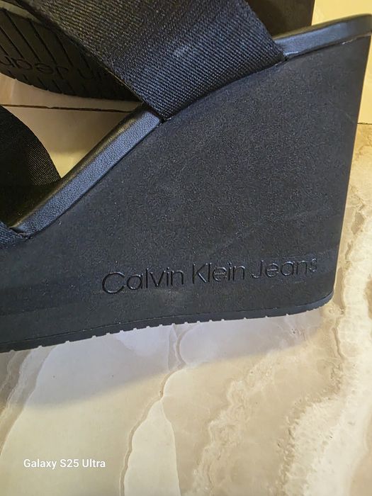 Sandale Calvin Klein noi fără etichetă mărimea 37