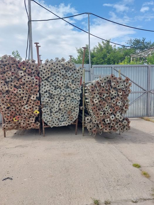 Vand loturi de schela metalica  si popi metali