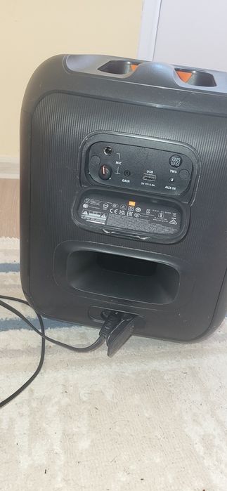 Продам колонку JBL Partybox