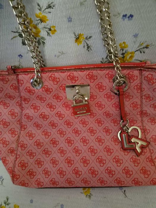Guess  чисто нова чанта с фабрична забележка