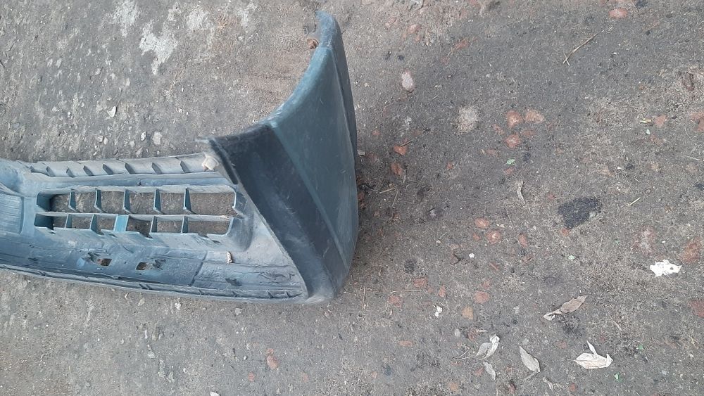 продам передний бампер ниссан санни