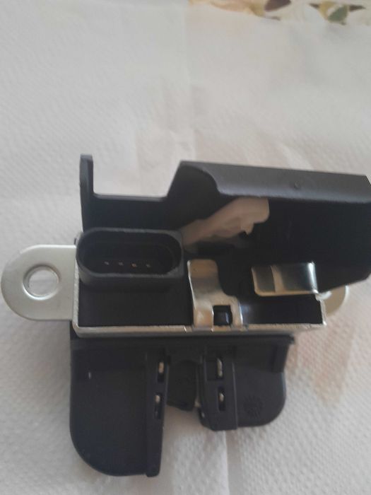broasca incuietoare portbagaj Volkswagen Passat b6. golf5 ,6,7