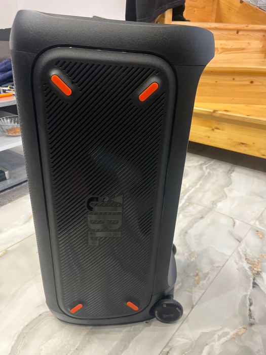 Vand sistem audio portabil jbl partybox310( primită cadou, nefolosită