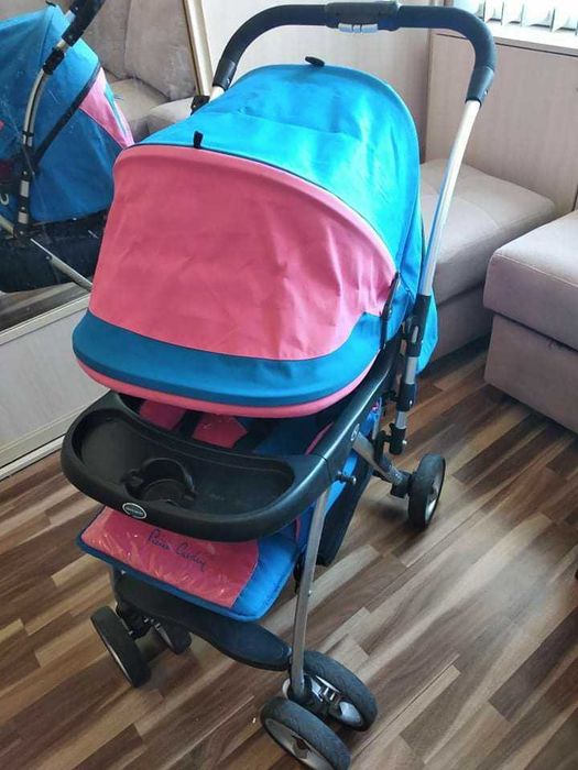 Коляска импортная , расцветка и для девочки и для мальчика