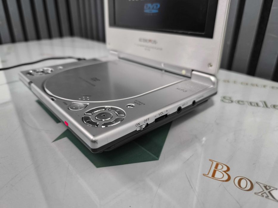 DVD player portabil Audiovox D1705 7 inch LCD CD MP3 baterie RB-03