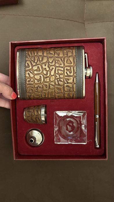 Комплект/сет за подарък с манерка нов