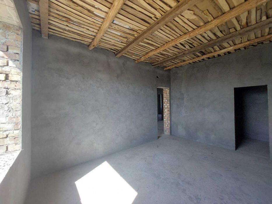 Продаётся Дом -  коробка 
3.5 соток ,8 комнат + подвал