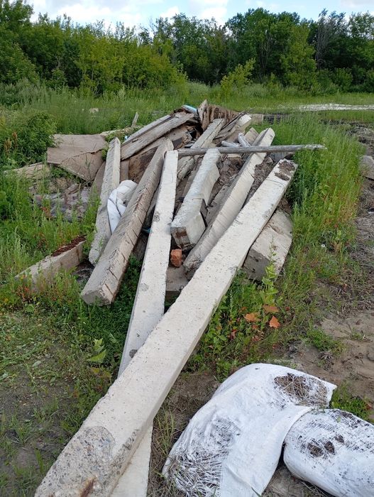 Продам бетонные  столбы, плиты, ригеля,.