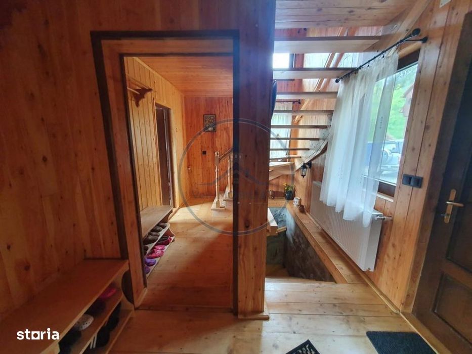 Cabana cu accesc la lac, 1400mp teren Colibita