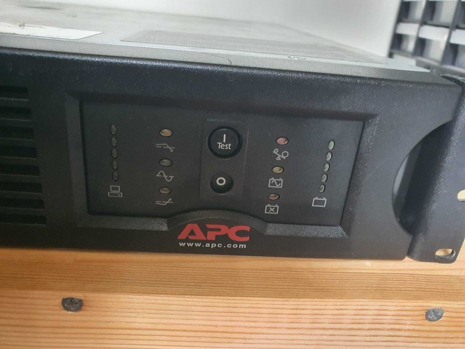 Ups Profesional APC Smart Ups 1500 fara baterie