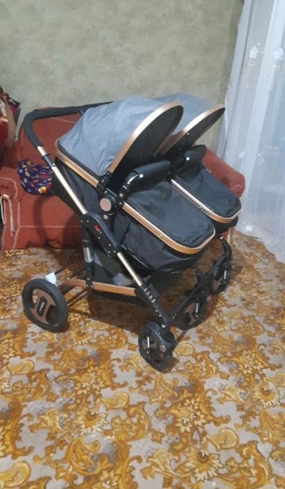 Egizaklar uchun aravacha