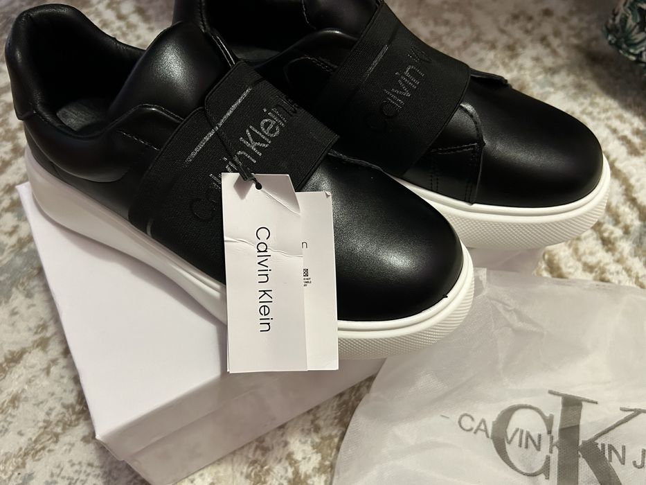 Продам кроссовки