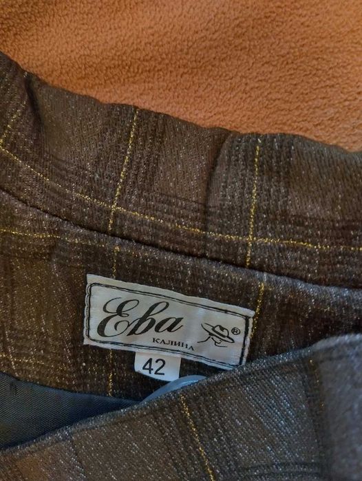 Дамски костюм от 2 части, подарък риза