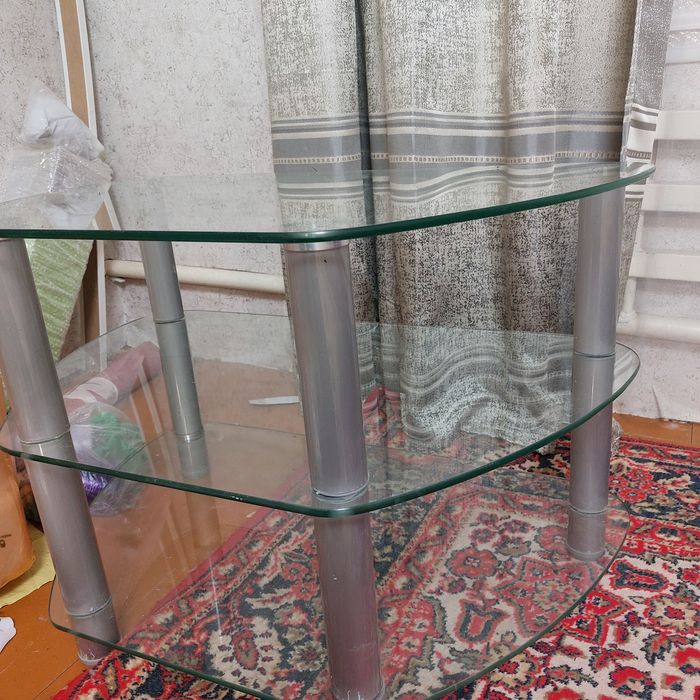Стеклянная тумба