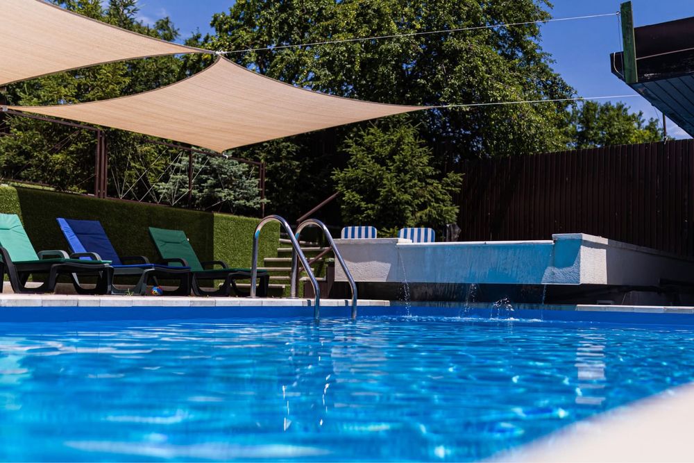 Vila pe malul lacului Snagov c u piscina-salon de inchiriat -Petreceri-Nunti ,botezuri restranse-Evenimente private -Majorate -Evergreen Snagov