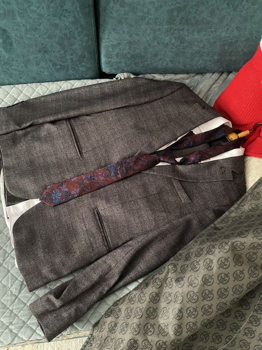 Продам кастюм  .