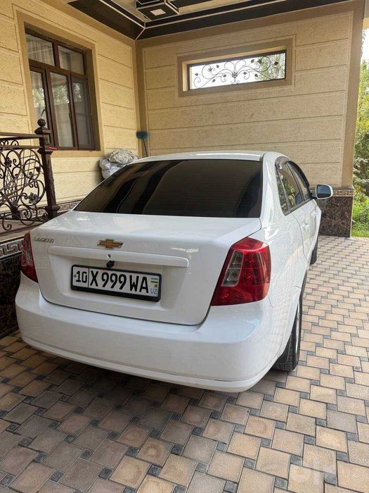 Lacetti gentra sotiladi