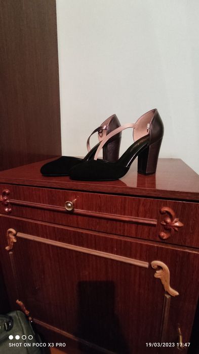 Ayollar tuflisi sotiladi