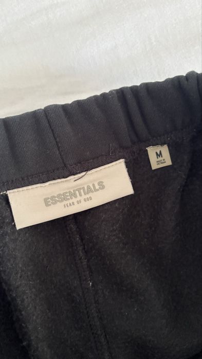 Essentials SS22 шорти (черни)
