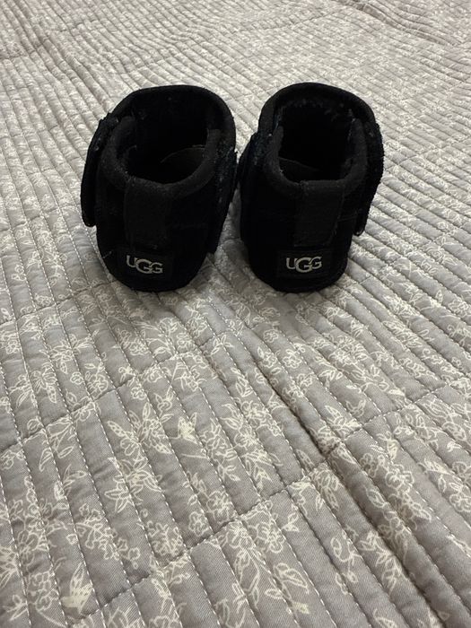 Ботиночки ugg на липучках