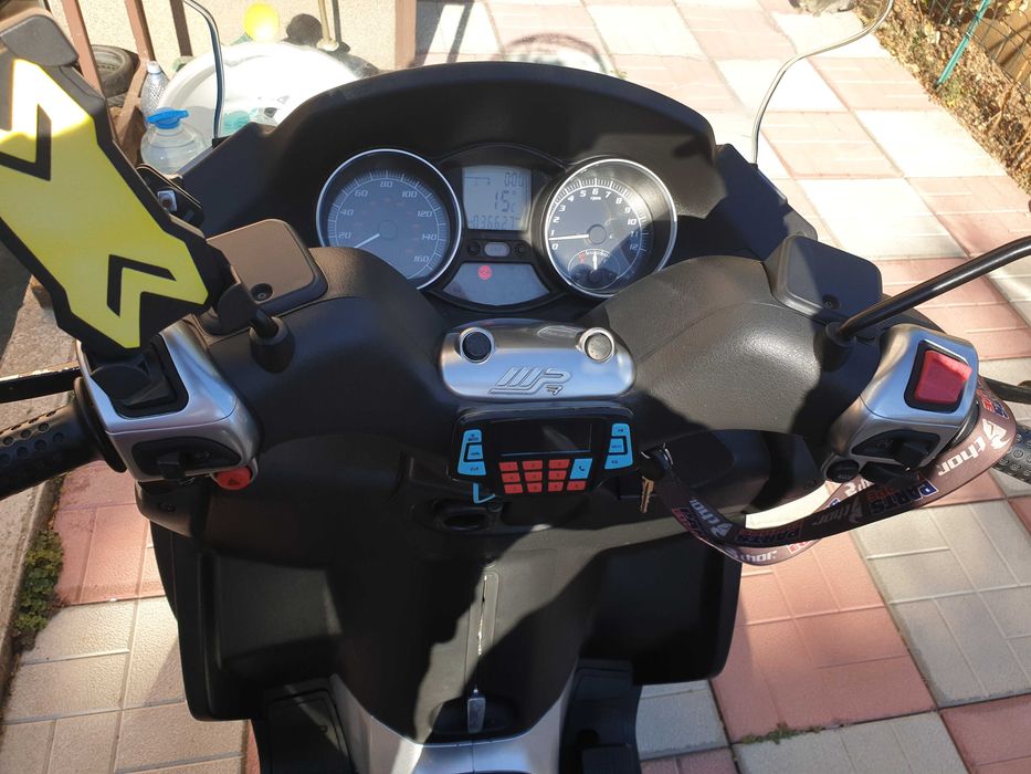 scuter Piaggio MP3 LTE 300 IE varianta L5e ,se conduce cu permis cat.B