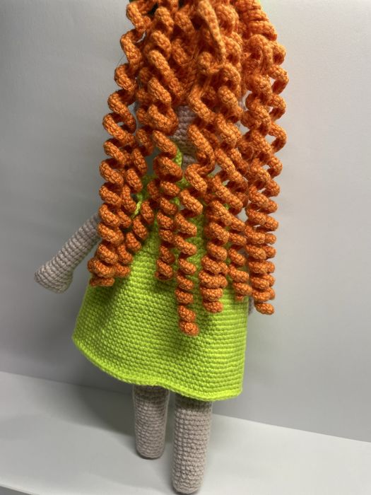 Păpușă Amigurumi croșetată manual