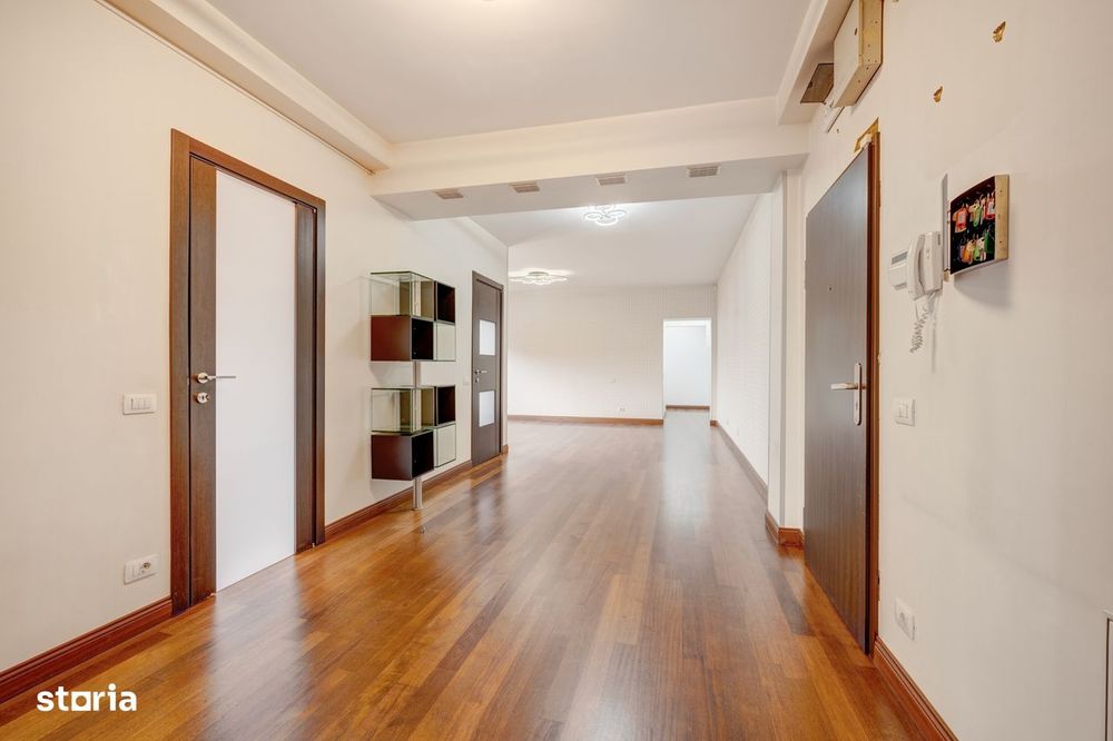 Apartament de  6 camere, 250 mp – 2 parcari- Sisești-Comision 0%