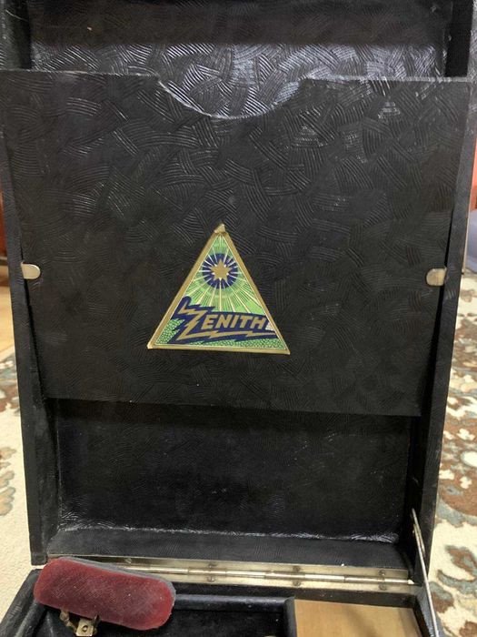 Замяна НАМАЛЕН! ZENITH! Старинен оригинален Швейцарски грамофон Zenith