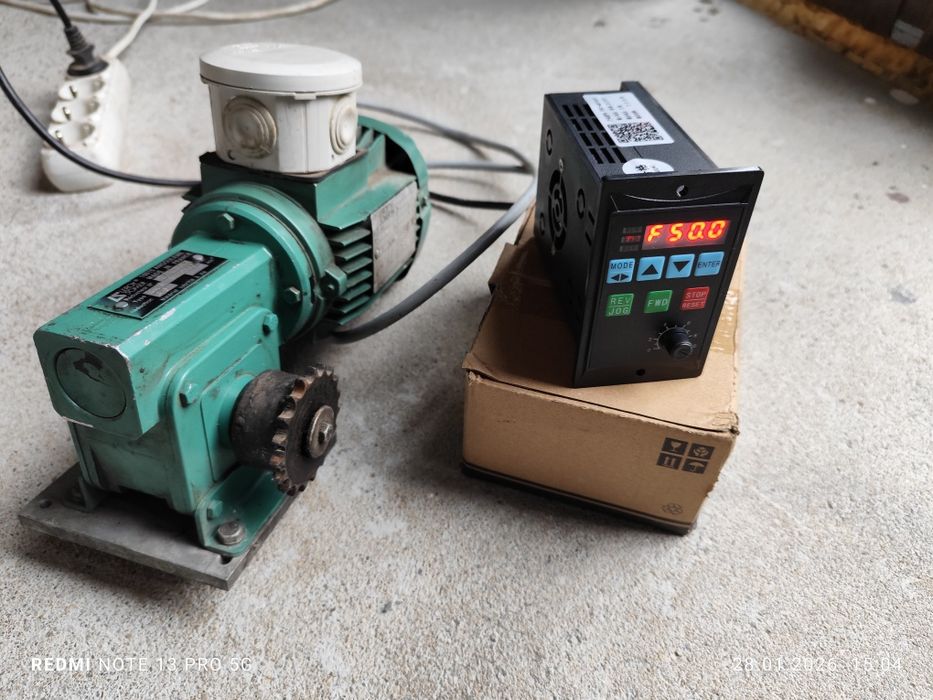 Motor cu reductor și variator de turație 40rpm
