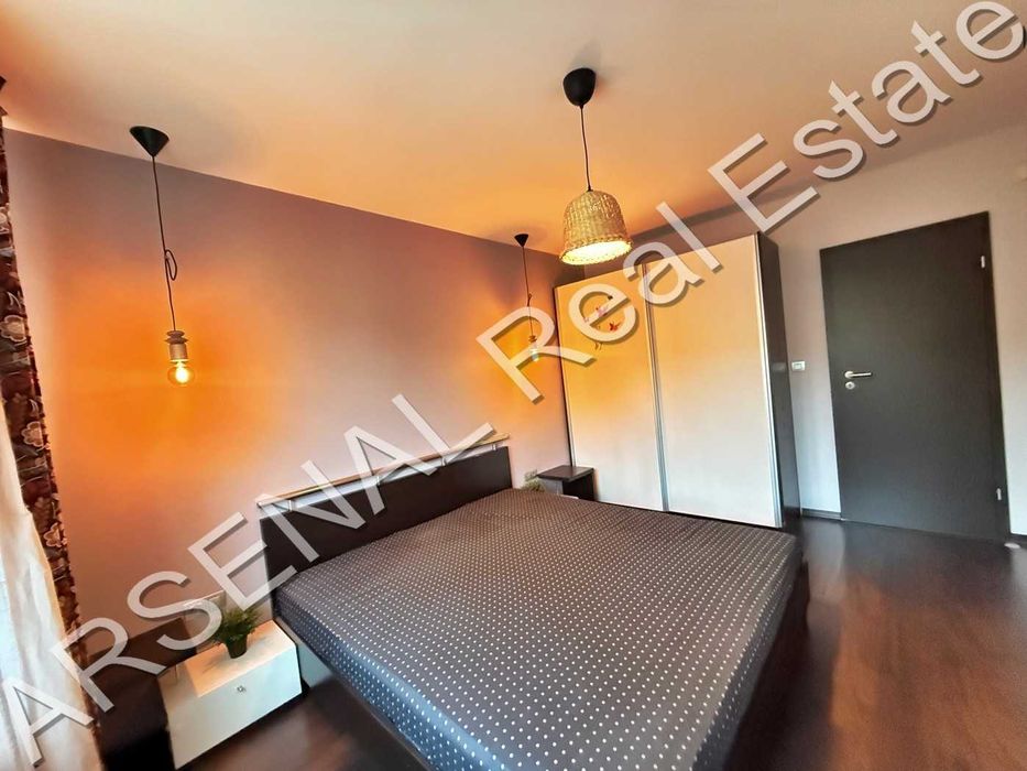 Двустаен апартамент под наем, Младост 1